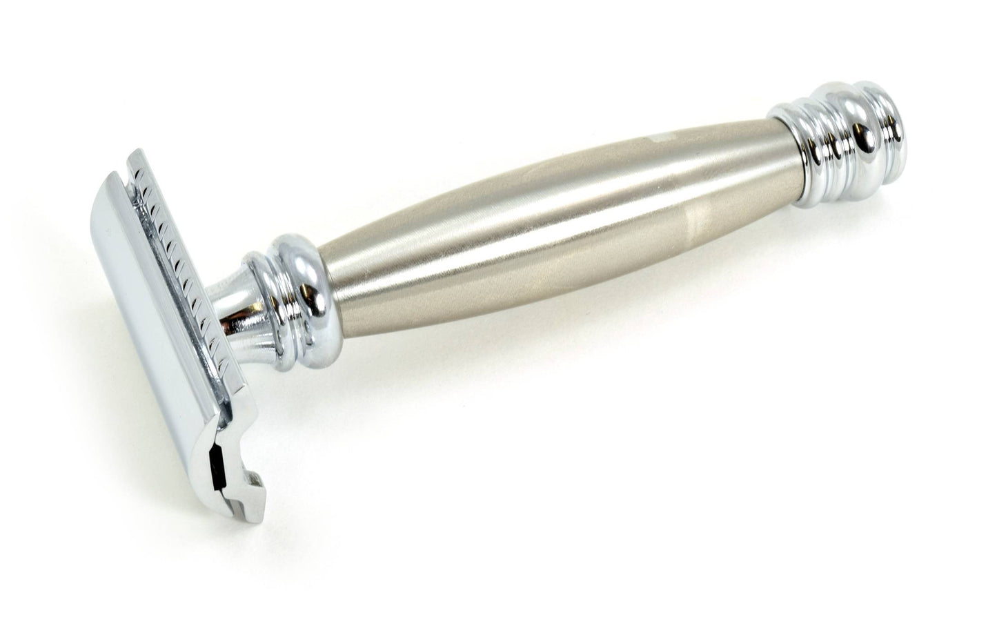 Barber Pole 43c Safety Razor Chrome_3832.jpg