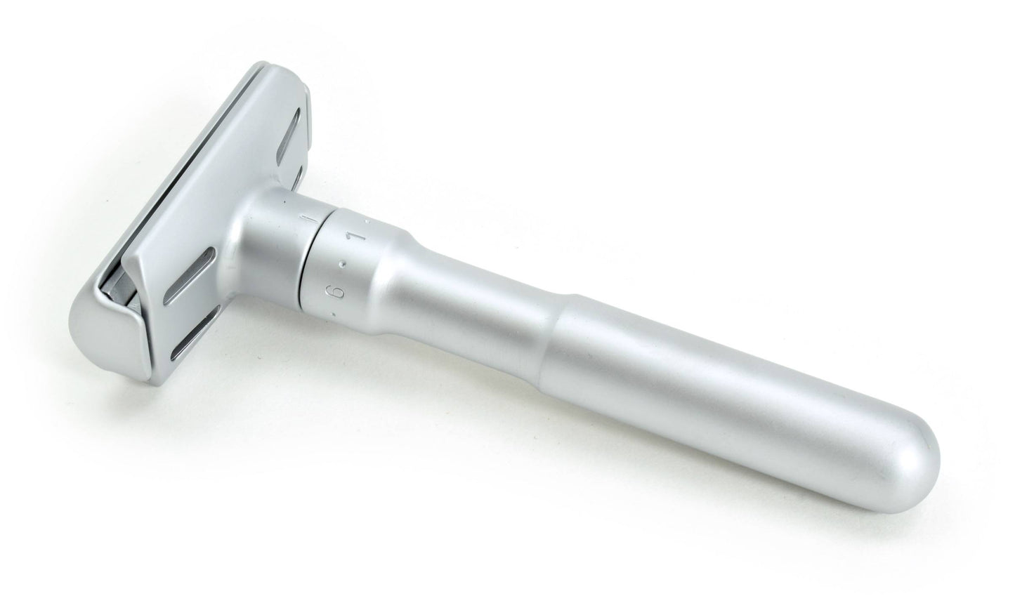 Futur Safety Razor Brushed Chrome_3839.jpg